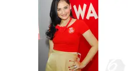Istri Indra Brasco ini harus berhati-hati menjaga putri sulungnya Davina Rahadian Felisa dari perilaku orang tak bertanggung jawab (Liputan6.com/Miftahul Hayat)