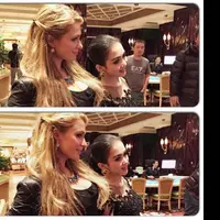Seakan menjawab keraguan orang, Syahrini mengunggah lagi fotonya dengan Paris Hilton di momen yang sama. Di foto tersebut, Syahrini dan Paris Hilton dipotret dari samping. (instagram.com/princessyahrini)