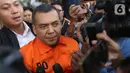 Wakil Menteri Imigrasi dan Pemasyarakatan (Wamen Imipas), Silmy Karim, saat menuju mobil tahanan usai menjalani pemeriksaan intensif di Gedung Merah Putih Komisi Pemberantasan Korupsi (KPK), Jakarta, Kamis (4/6/2026). (Liputan6.com/Helmi Fithriansyah)