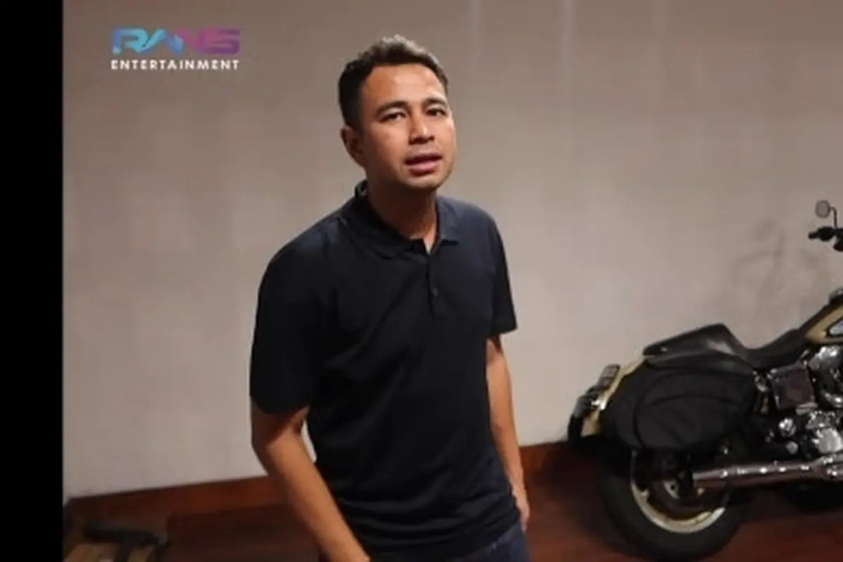 Raffi mengaku bukan orang yang apik. Jadi hingga saat ini ia masih harus berpikir panjang jika ingin mengoleksi moge klasik seperti Koko. Soalnya, motor-motor seperti itu membutuhkan perawatan ekstra (YouTube/Rans Entertainment)