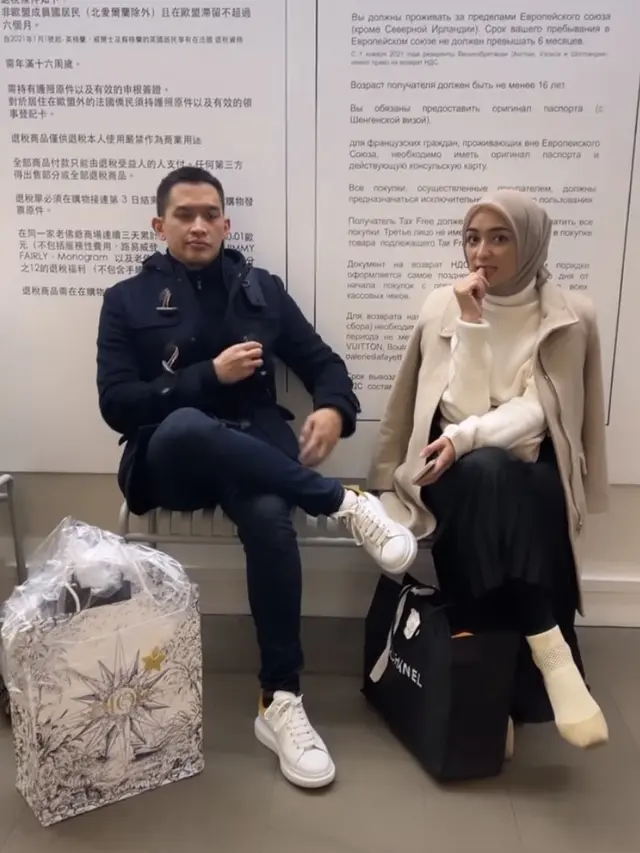 Gaya Serasi Citra Kirana dan Rezky Aditya saat Berada di Paris (@citraciki)