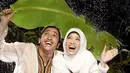Tidak terasa 8 tahun sudah presenter Irfan Hakim membangun rumah tangga bersama istri tercinta, Della Sabrina Indah Putri. Pernikahan yang berlangsung pada 7 Juli 2007 ini memiliki momen pre-wedding yang cantik. (Bintang Pictures)