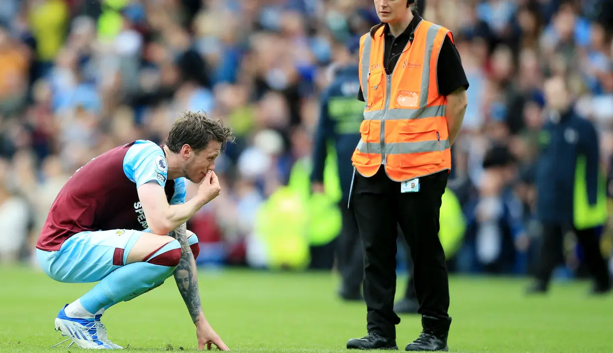 Kekalahan Burnley 1-2 dari Newcastle di pekan terakhir Liga Inggris 2021/2022 membuat The Clarets terlempar dari kasta tertinggi liga Inggris. Burnley hanya mampu berada di posisi 18 klasemen dengan mengemas 35 poin. (AFP/Lindsey Parnaby)