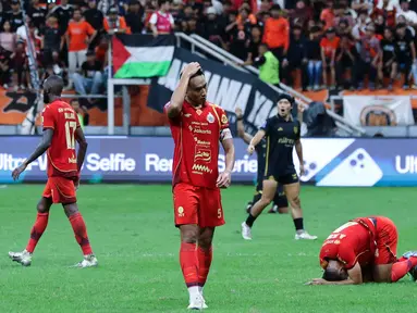 Ekspresi pemain Persija, Rizky Ridho Ramadhani (tengah) usai bertanding melawan Borneo FC pada laga pekan ke-24 BRI Super League 2025/2026 di Jakarta International Stadium, Selasa (3/3/2026) malam WIB. Menjamu Borneo FC pada pekan ke-24 BRI Super League 2025/2026, Persija Jakarta gagal meraih poin penuh. (Bola.com/M Iqbal Ichsan)