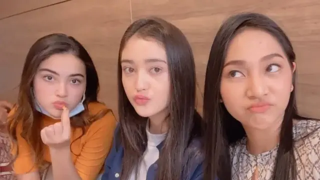 Berseteru di Sinetron, Ini 6 Potret Kebersamaan Ranty Maria dan Nicole Parham