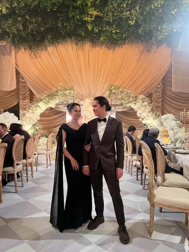 10 Potret Tamu Artis di Intimate Dinner Al Ghazali–Alyssa, Berbusana Hitam Elegan