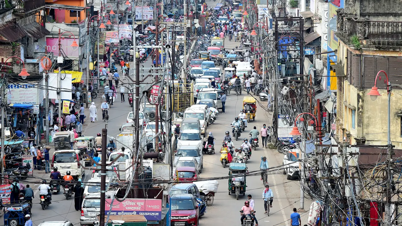 Kehidupan Sehari-hari Warga India Saat Kematian Covid-19 Tembus 50 Ribu