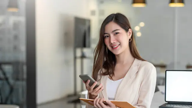 Tips Makeup untuk Tampilan Natural dan Profesional saat ke Kantor