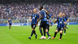 Inter Milan mengalahkan AC Milan dalam derby Liga Italia 2023/2024. Tim besutan Simone Inzaghi itu menang dengan skor mencolok 5-1. (AP Photo/Antonio Calanni)