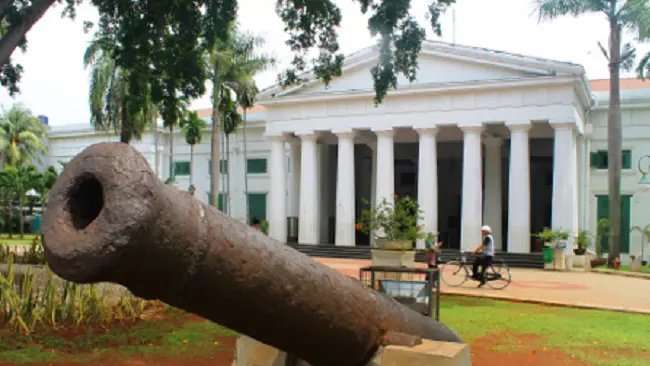 Museum Seni Rupa dan Keramik di kawasan kota tua Jakarta.