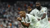 Memasuki menit awal babak kedua, pemain depan Real Madrid, Kylian Mbappe berhasil memecah kebuntuan. Gol Kylian Mbappe pada menit ke-46 merubah skor menjadi 1-0 untuk Real Madrid. (Thomas COEX/AFP)