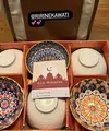 Ririn Ekawati membagikan hampers berisikan mangkuk bermotif lengkap dengan kartu ucapan. Credit: Instagram (@paula_verhoeven)