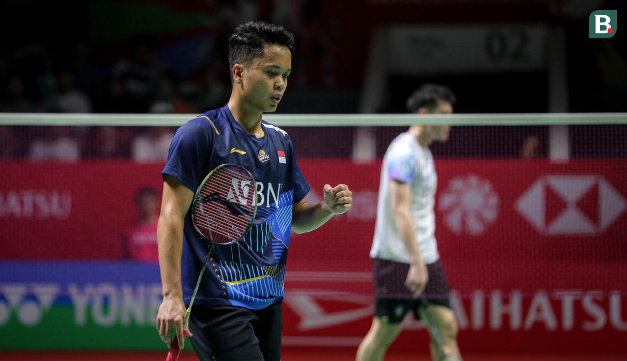 <p>Selebrasi tunggal putra Indonesia, Anthony Sinisuka Ginting setelah meraih angka saat menghadapi wakil Singapura, Loh Kean Yew pada babak perempatfinal Daihatsu Indonesia Masters 2024 di Istora Senayan, Jakarta, Jumat (26/1/2024). Anthony Ginting menang dua game langsung dengan skor 21-17, 21-19. (Bola.com/Bagaskara Lazuardi)</p>