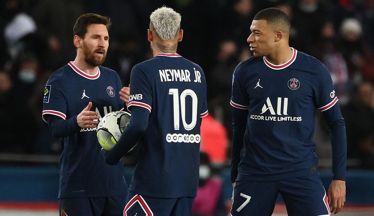 PSG berhasil memetik tiga poin saat menjamu Saint-Etienne pada laga pekan ke-26 Liga Prancis 2021/2022 yang berlangsung di Parc Des Princes, Minggu (27/02/2022) dini hari WIB. (AFP/Franck Fife)