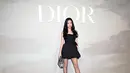 Jisoo Blackpink dalam acara fashion show Dior di Paris. (Foto: Instagram/ sooyaaa__)