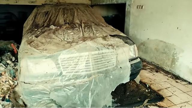 Penampakan Rumah Kosong yang Ditinggalkan 20 Tahun, Isinya Masih Komplet