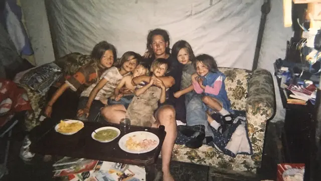 Wanita Ini Kabur Setelah Diculik Selama 19 Tahun Oleh Ayah Tiri