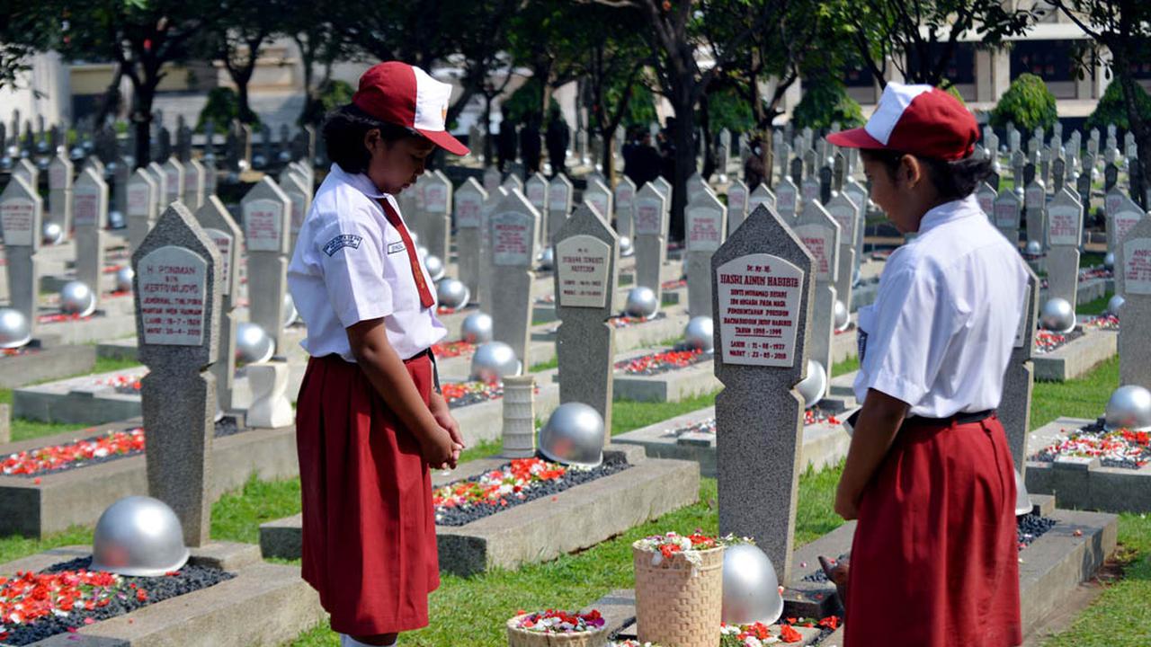 Hari Pahlawan, TMP Kalibata Ramai Peziarah