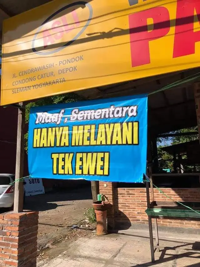 6 Potret Salah Tulisan Bahasa Inggris di Spanduk Ini Bikin Geleng Kepala