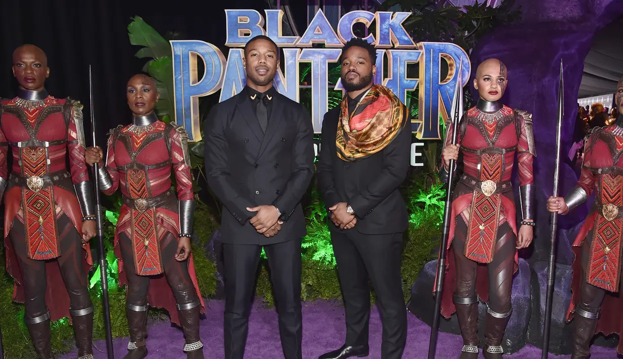 Michael B. Jordan dan sang sutradara Ryan Coogler pun berpose di purple carpet. (ALBERTO E. RODRIGUEZ / GETTY IMAGES NORTH AMERICA / AFP)