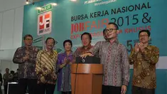 Untuk memberikan kesempatan kerja lebih luas kepada penyandang cacat pemerintah menggelar Job Fair Nasional ke-XIII dan Expo Disabilitas