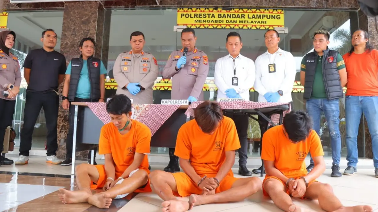 Tiga pembegal sopir taksi online berhasil dibekuk Satreskrim Polresta Bandar Lampung. Foto : (Istimewa).