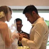 Kabar kedekatan Chicco Jerikho dan Putri Marino baru terdengar pada akhir 2017. Setelah dua bulan berpacaran, mereka pun memutuskan menikah pada 3 Maret 2018. (Foto: instagram.com/chicco.jerikho)