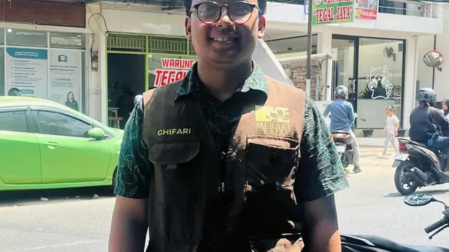 Seorang mahasiswa, Ghifari (21)