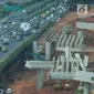 Kondisi salah satu bagian dari proyek Tol Depok-Antasari yang ambruk di Jalan Pangeran Antasari, Jakarta Selatan (2/1). Belum diketahui ada korban jiwa atau luka akibat kejadian ini. (Liputan6.com/Istimewa)