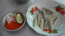 Masyarakat Tapanuli punya makanan khas terbuat dari rotan untuk berbuka puasa. Makanan ini disebut pakat. Pakat adalah rotan muda yang dibakar dan hanya dapat Anda jumpai di kota Medan selama bulan Ramadan. (Istimewa)