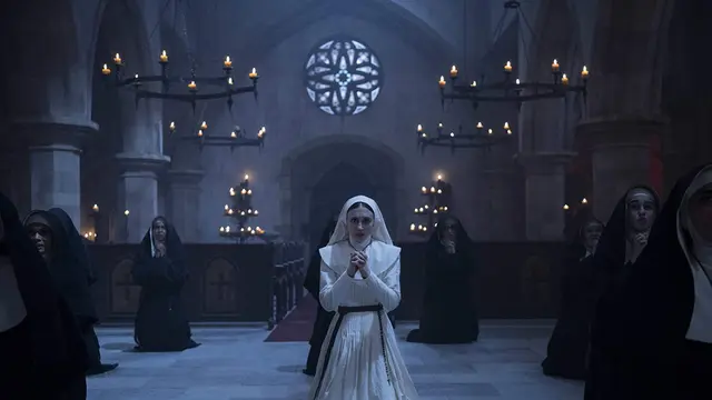 Adegan di film The Nun (Warner Bros)