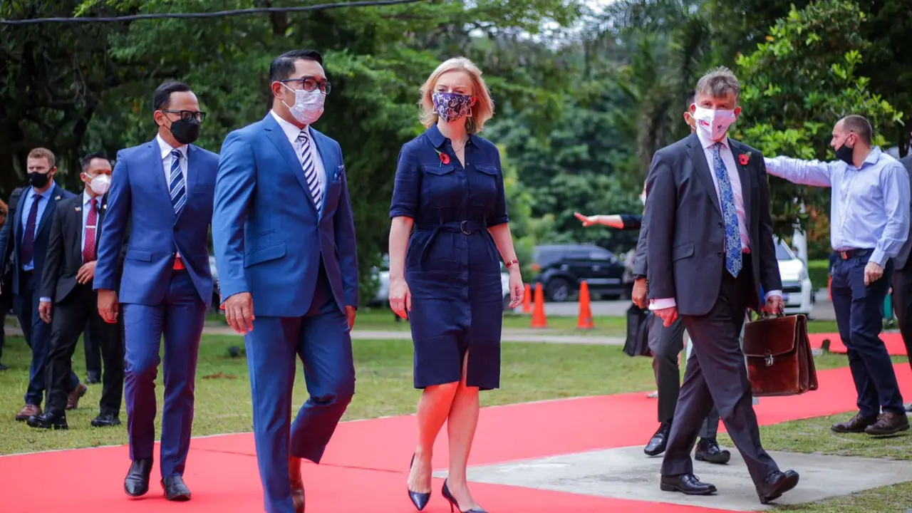Gubernur Jawa Barat, Ridwan Kamil menerima kunjungan Menteri Luar Negeri Inggris, Elizabeth Truss di Bogor Creative Center (BCC) Kota Bogor, Jumat (12/11/2021).
