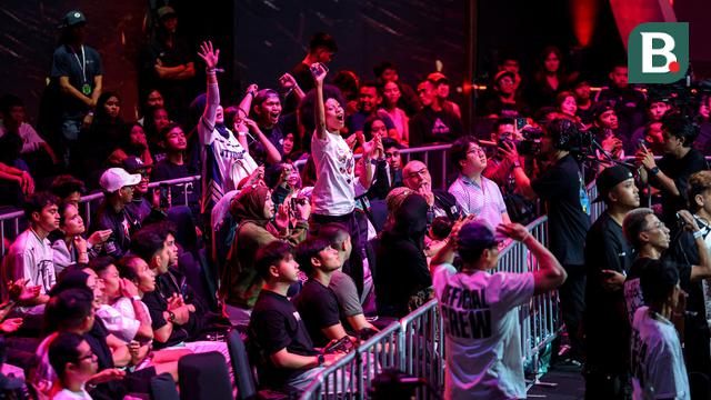 Foto: Sempat Tersudut, Ibas Libas Chima dalam Pro Debut Tinju di Byon Madness