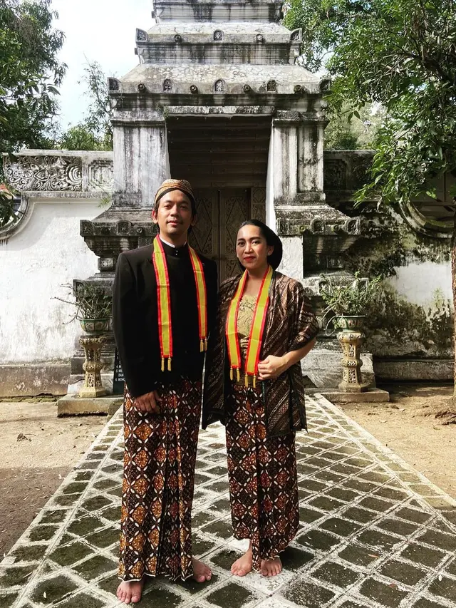 7 Potret Mesra Rian D'Masiv dan Istri yang Jarang Tersorot