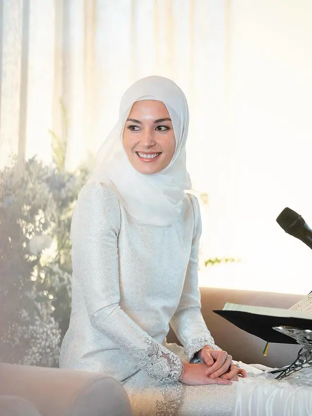 6 Potret Anisha Isa Gelar Pengajian Jelang Menikah dengan Pangeran Abdul Mateen