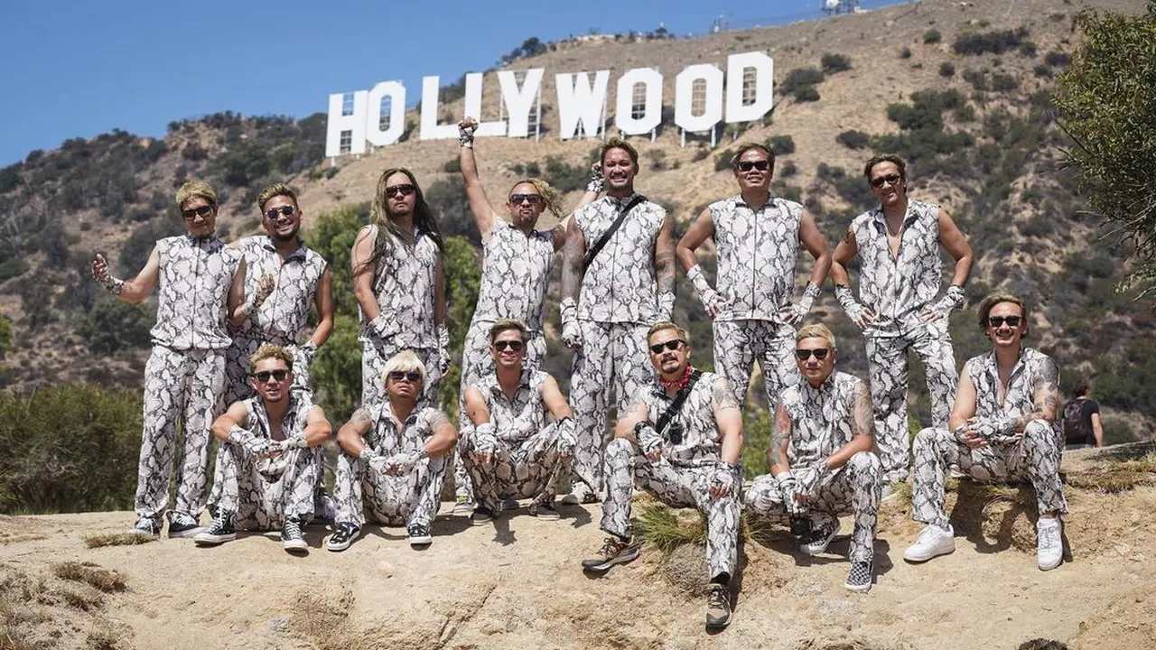Selain Pakai Kostum Ular di Amerika, Ini 7 Outfit Unik Ala Geng The Prediksi