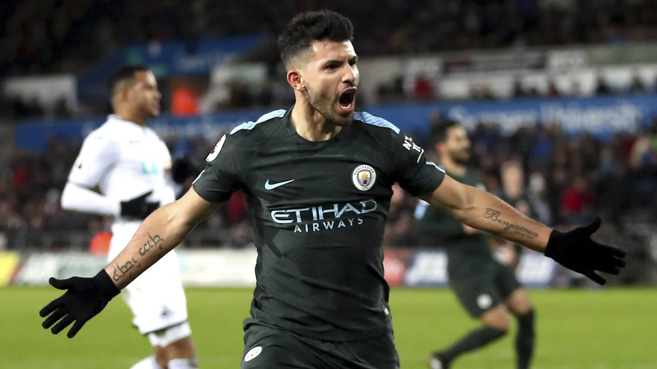 Sergio Aguero salah satu pemain di Liga Inggris dengan pendapatan tinggi (AP/Nick Potts)