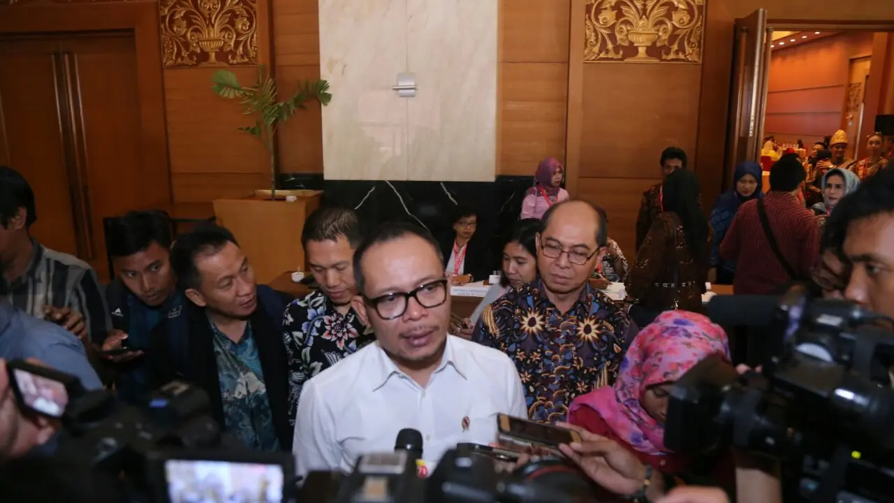 Antisipasi dampak revolusi industri dapat diantisipasi melalui transformasi pasar kerja Indonesia dengan mempertimbangkan perubahan iklim bisnis dan industri, perubahan jabatan dan kebutuhan ketrampilan.