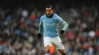 Carlos Tevez saat masih berseragam Manchester City. Tevez adalah salah satu pemain yang pernah membela Manchester United dan City. (AFP/ Andrew Yates)