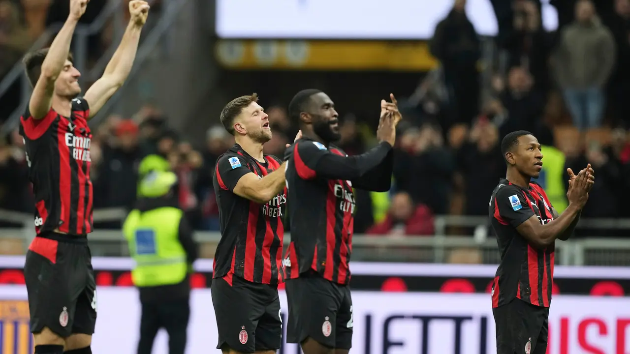 Skuad AC Milan merayakan kemenangannya melawan Lecce di pekan ke-21 Liga Italia 2025/2026 di San Siro, Senin (19/01/2026) dini hari WIB.