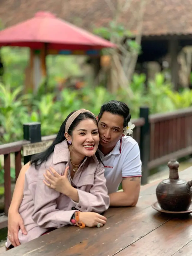 Gugat Cerai Suami, Ini 6 Potret Kenangan Nindy Ayunda dan Askara Harsono