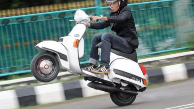 M Fadli dan Hobi 'Ngoprek' Vespanya