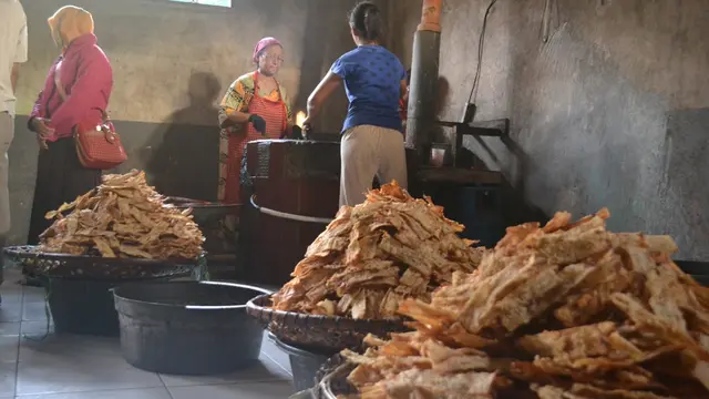 Produksi sale pisang menjadi andalan buruh migran purna Cilacap. (Foto: Liputan6.com/Muhamad Ridlo)