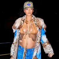 Banyak orang mengatakan cara berpakaiannya bukan seperti perempuan hamil kebanyakan, seperti dengan citra diri yang dibangunnya 'bad gal riri'.
(Foto: Instagram @badgalriri)