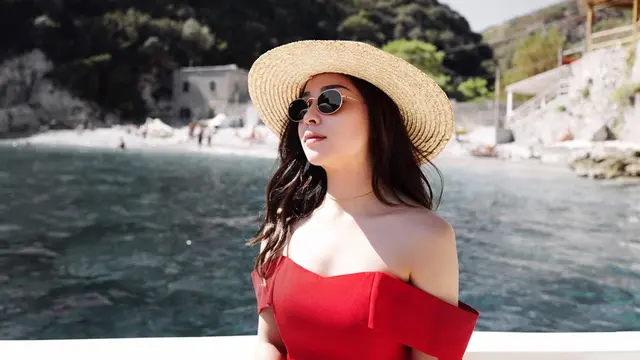 FOTO: Gaya Nikita Willy saat Pakai Topi, Tampil Memukau