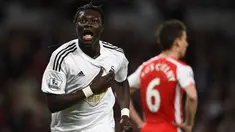 Arsenal gagal memetik poin kala bersua dengan Swansea City dalam lanjutan Liga Premier Inggris di Stadion Emirates, London, Inggris. Selasa (12/5) dini hari WIB. Arsenal harus takluk dari Swansea City 0-1 lewat gol tunggal Bafetimbi Gomis menit ke-85...