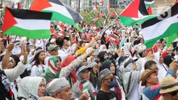 Massa berkumpul sejak pukul 06.00 WIB dengan menggunakan pakaian serba putih dan atribut Palestina. (merdeka.com/Arie Basuki)