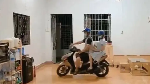 6 Potret Nyeleneh Saat Orang Bosan di Rumah