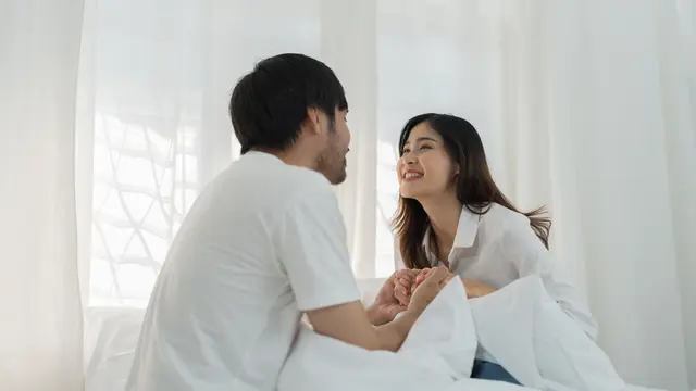 perempuan dan pasangan 8 september berdua