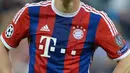 4. Bastian Schweinsteiger - Kapten timnas jerman ini adalah penyuplai bola terbaik bagi pemain depan Bayern Munchen kala itu. Pemain yang saat ini bermain di MLS, juga lihai menjaga pergerakan bola. (AFP/Christof Stanche)